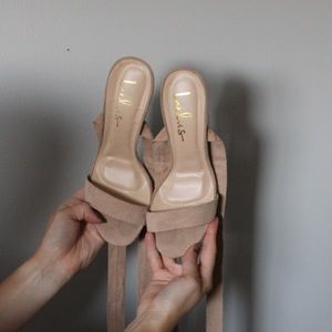 Lulus bow heels!